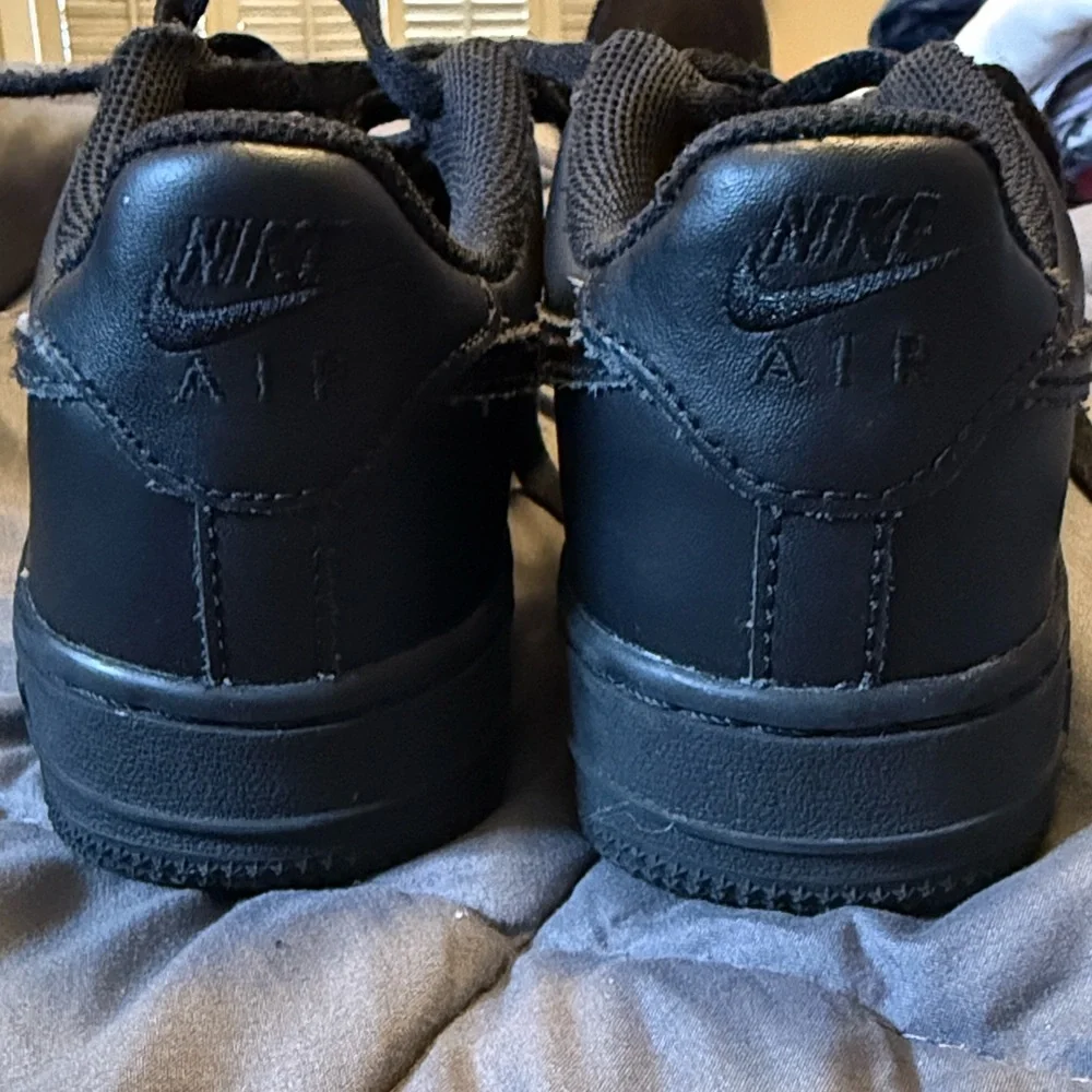 Nike Air Force 1 LE Black FV5951-001 size Y2